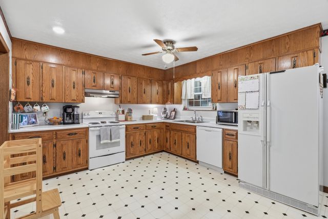 1328 Hillvale Rd, Louisville, TN 37777