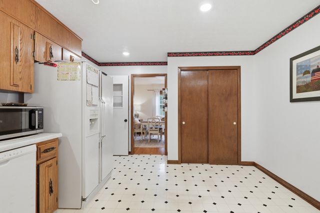 1328 Hillvale Rd, Louisville, TN 37777