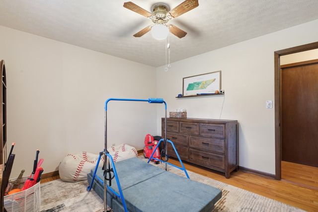 1328 Hillvale Rd, Louisville, TN 37777