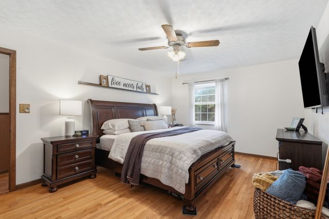1328 Hillvale Rd, Louisville, TN 37777