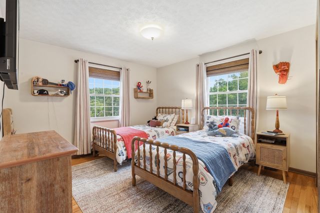 1328 Hillvale Rd, Louisville, TN 37777