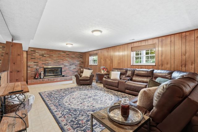 1328 Hillvale Rd, Louisville, TN 37777
