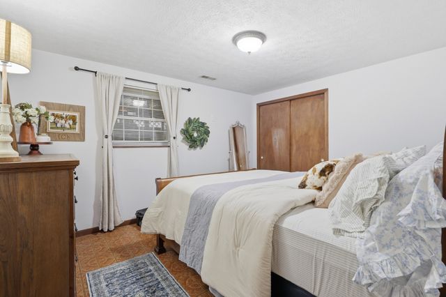 1328 Hillvale Rd, Louisville, TN 37777