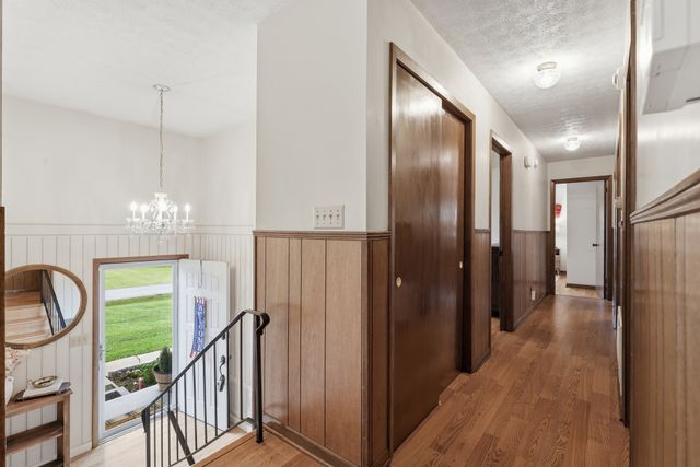 1328 Hillvale Rd, Louisville, TN 37777