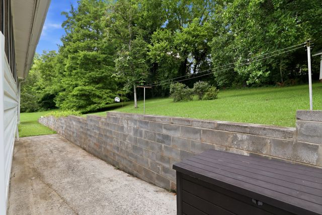 1328 Hillvale Rd, Louisville, TN 37777