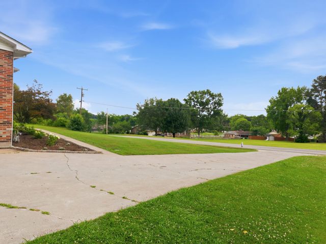 1328 Hillvale Rd, Louisville, TN 37777