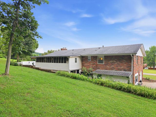1328 Hillvale Rd, Louisville, TN 37777