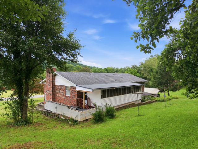 1328 Hillvale Rd, Louisville, TN 37777
