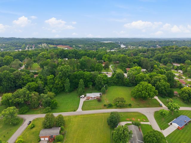 1328 Hillvale Rd, Louisville, TN 37777
