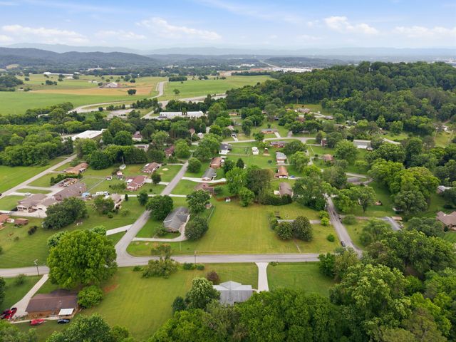 1328 Hillvale Rd, Louisville, TN 37777