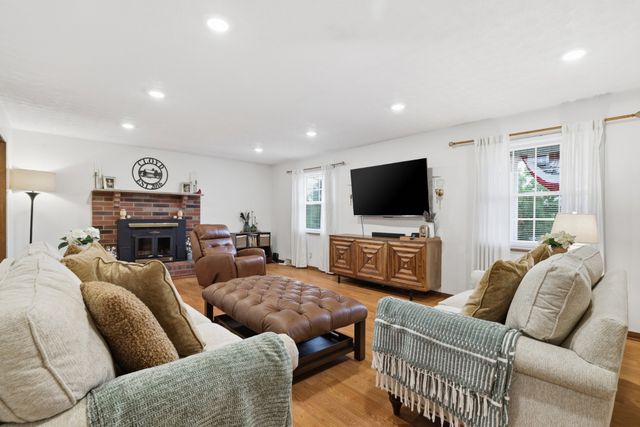 1328 Hillvale Rd, Louisville, TN 37777