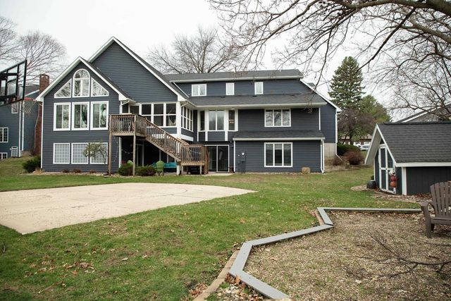 1306 Grandview Avenue, Waverly, IA 50677