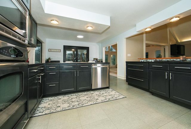 1306 Grandview Avenue, Waverly, IA 50677