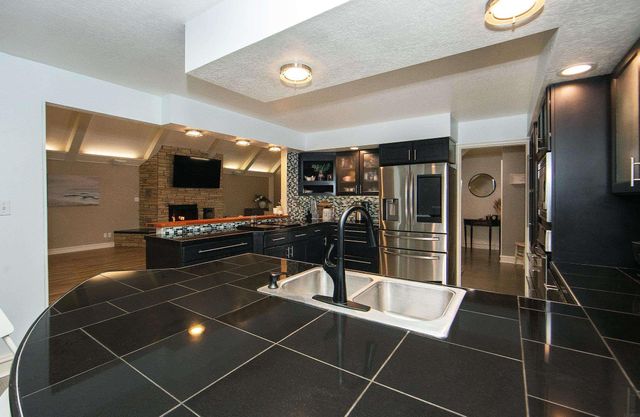 1306 Grandview Avenue, Waverly, IA 50677