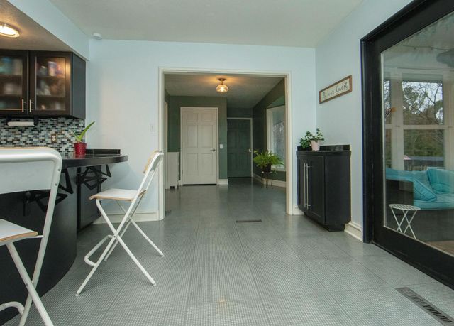 1306 Grandview Avenue, Waverly, IA 50677