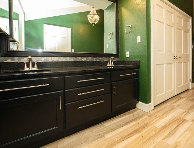 1306 Grandview Avenue, Waverly, IA 50677