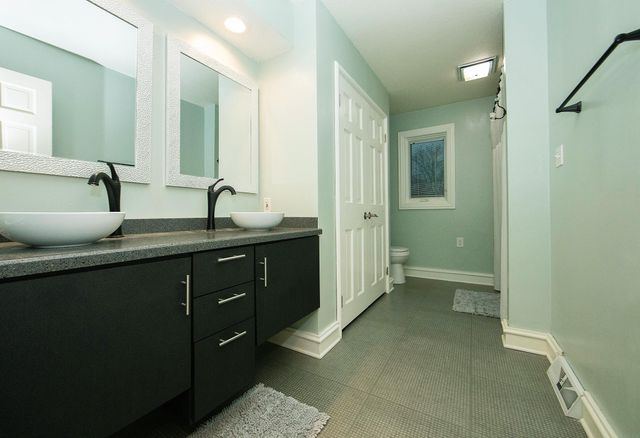 1306 Grandview Avenue, Waverly, IA 50677