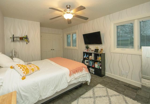 1306 Grandview Avenue, Waverly, IA 50677