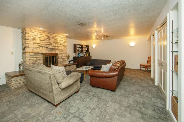 1306 Grandview Avenue, Waverly, IA 50677