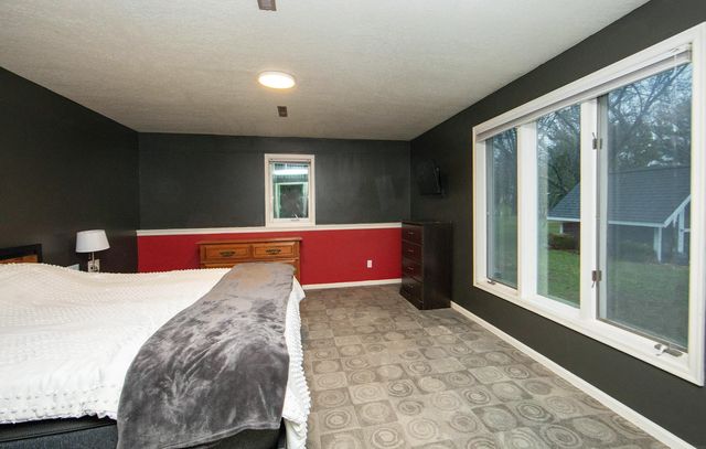 1306 Grandview Avenue, Waverly, IA 50677