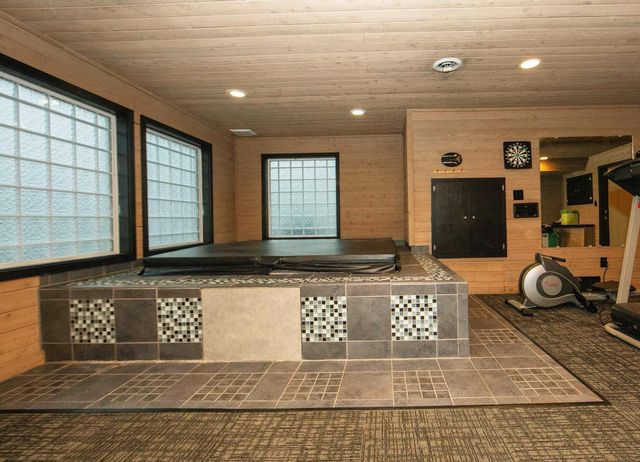 1306 Grandview Avenue, Waverly, IA 50677