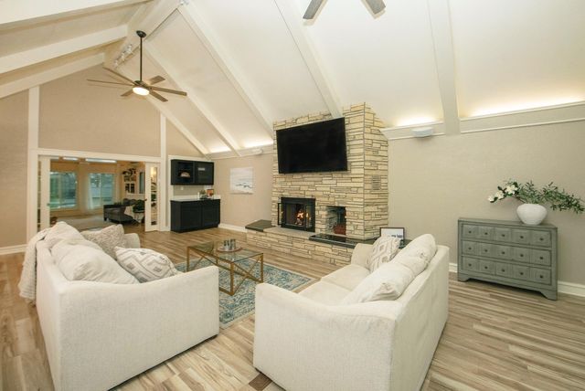 1306 Grandview Avenue, Waverly, IA 50677