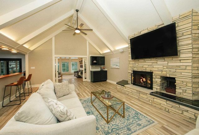 1306 Grandview Avenue, Waverly, IA 50677