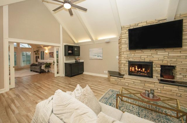 1306 Grandview Avenue, Waverly, IA 50677