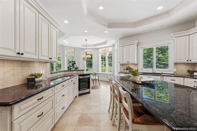 1960 Midlane S, Syosset, NY 11791