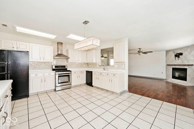 9114 Stones Bluff Lane, Indianapolis, IN 46113