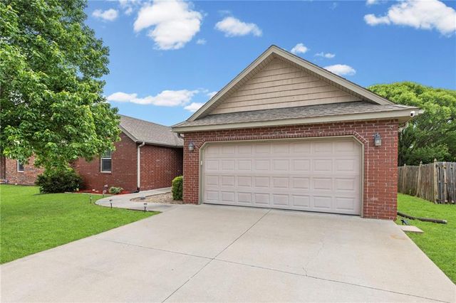 21811 LOMBARDO Lane, Peculiar, MO 64078