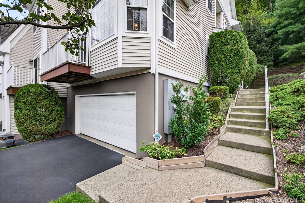 28 Crystal Hill Drive, Pomona, NY 10970 — photo 4