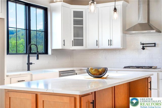 98 Sage Court, Mahoning Twp, PA 18235