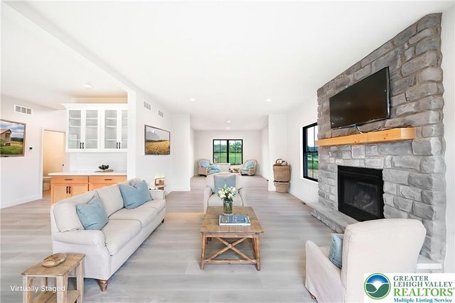 98 Sage Court, Mahoning Twp, PA 18235