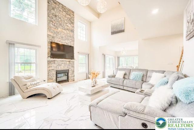 98 Sage Court, Mahoning Twp, PA 18235