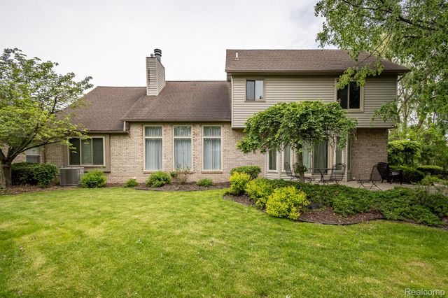 42739 POND VIEW Drive, Sterling Heights, MI 48314