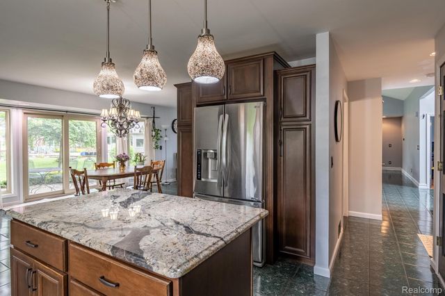 42739 POND VIEW Drive, Sterling Heights, MI 48314