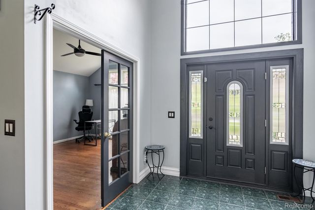 42739 POND VIEW Drive, Sterling Heights, MI 48314