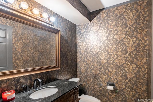 42739 POND VIEW Drive, Sterling Heights, MI 48314