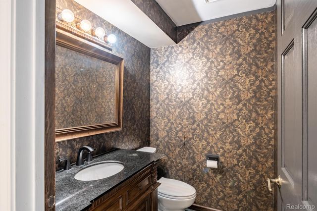 42739 POND VIEW Drive, Sterling Heights, MI 48314