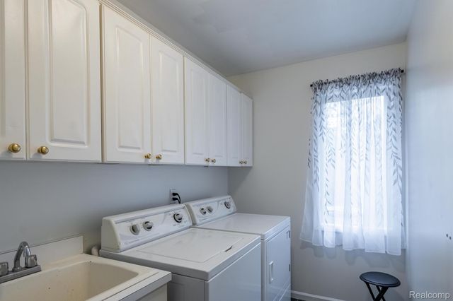 42739 POND VIEW Drive, Sterling Heights, MI 48314