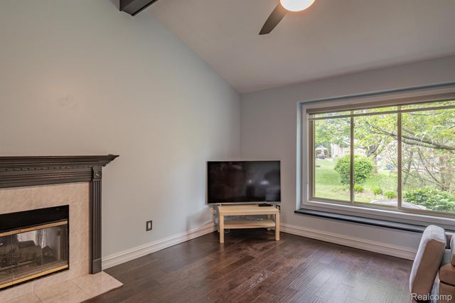 42739 POND VIEW Drive, Sterling Heights, MI 48314