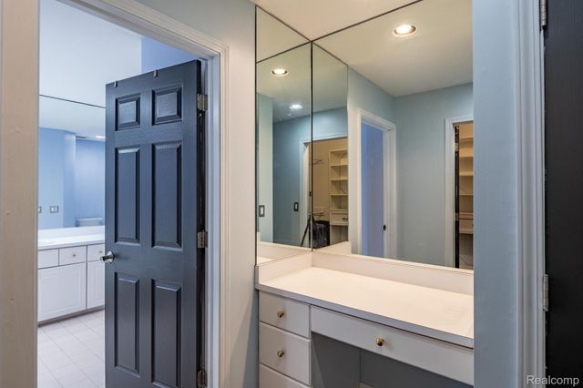 42739 POND VIEW Drive, Sterling Heights, MI 48314