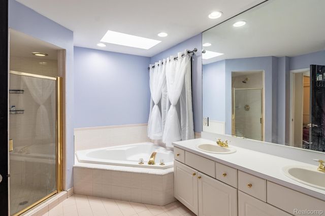 42739 POND VIEW Drive, Sterling Heights, MI 48314