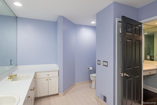 42739 POND VIEW Drive, Sterling Heights, MI 48314