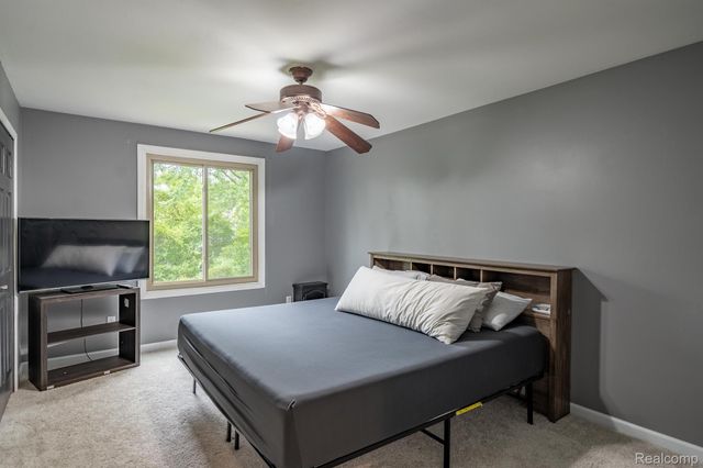 42739 POND VIEW Drive, Sterling Heights, MI 48314