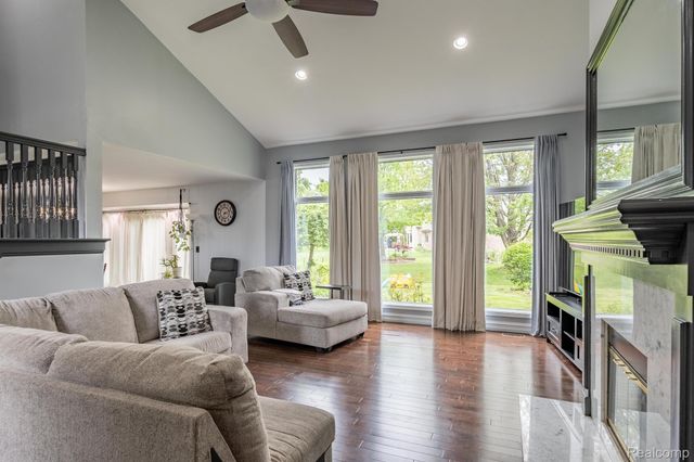 42739 POND VIEW Drive, Sterling Heights, MI 48314