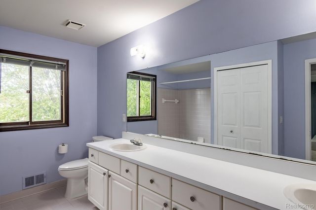 42739 POND VIEW Drive, Sterling Heights, MI 48314