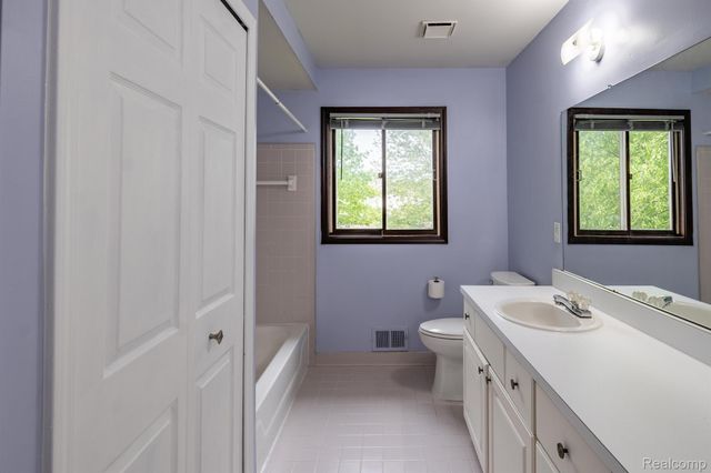 42739 POND VIEW Drive, Sterling Heights, MI 48314