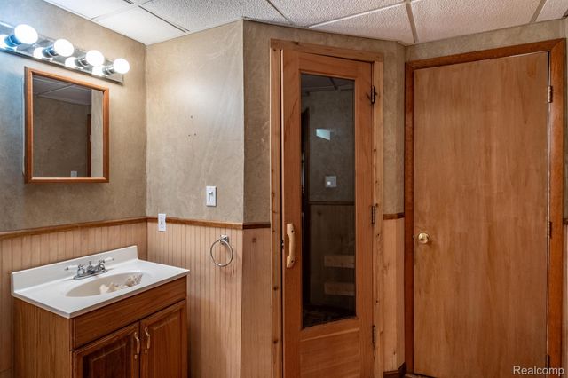 42739 POND VIEW Drive, Sterling Heights, MI 48314